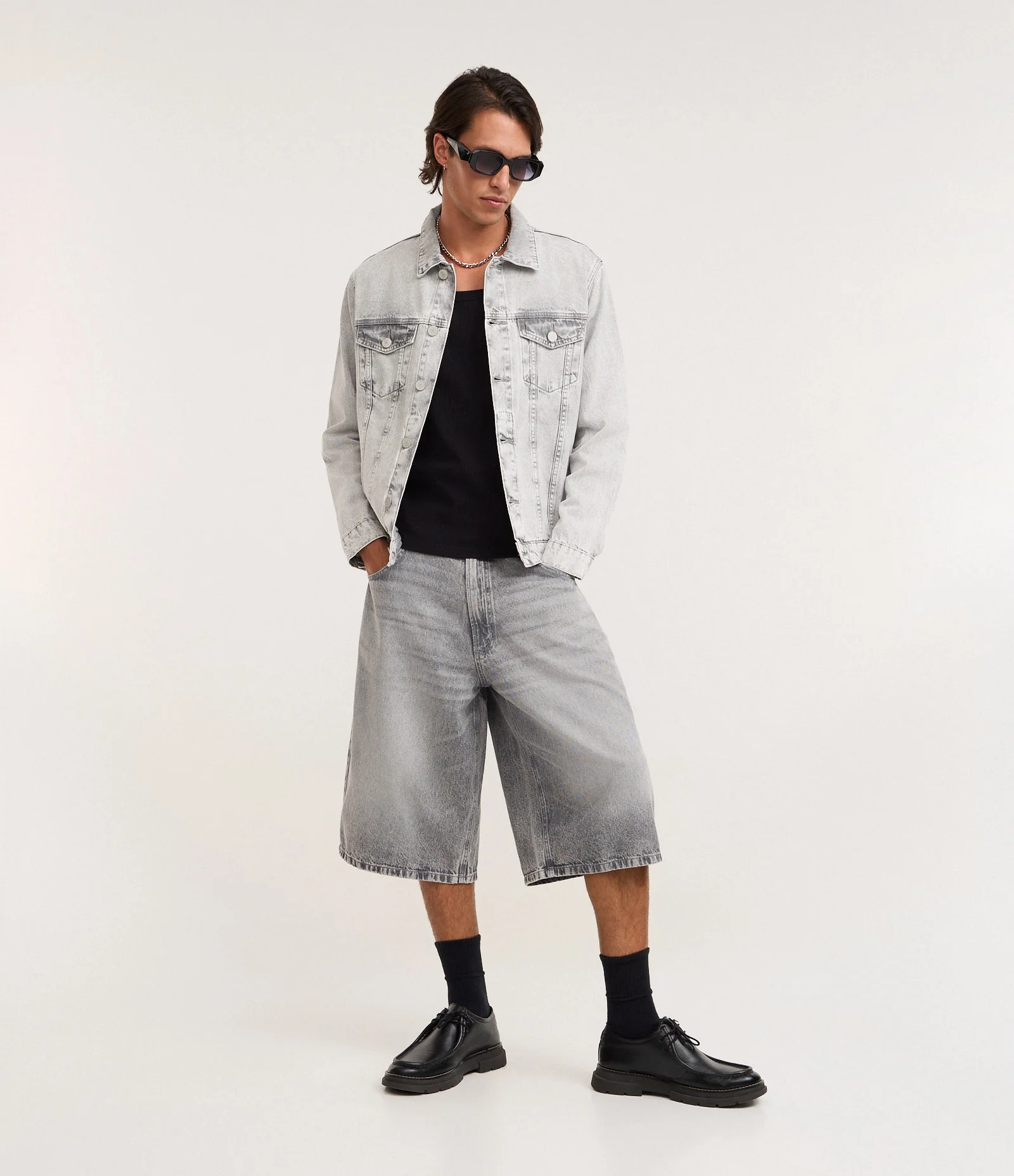 Jaqueta Regular em Jeans Estonada Cinza 2