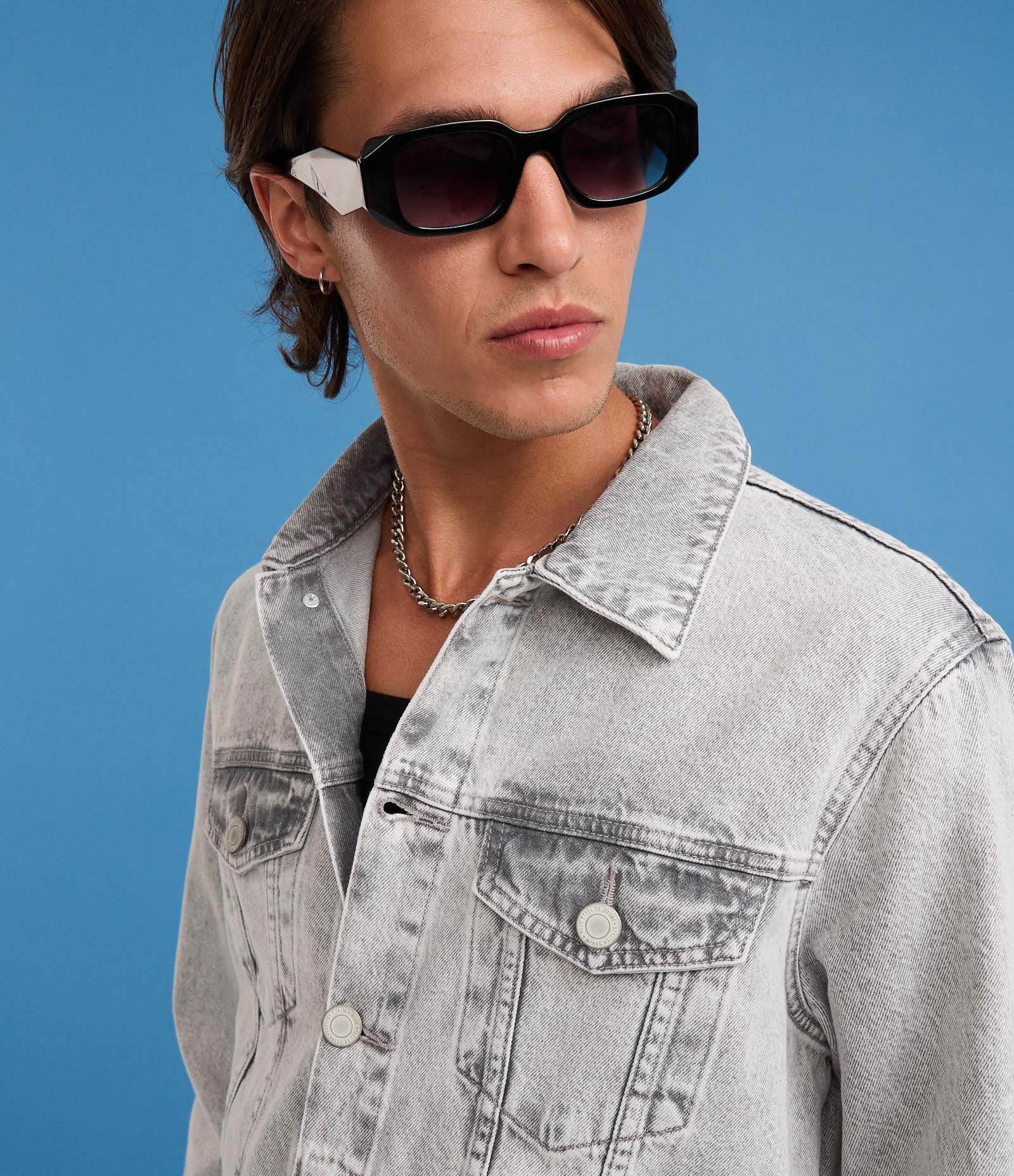 Jaqueta Regular em Jeans Estonada Cinza 3