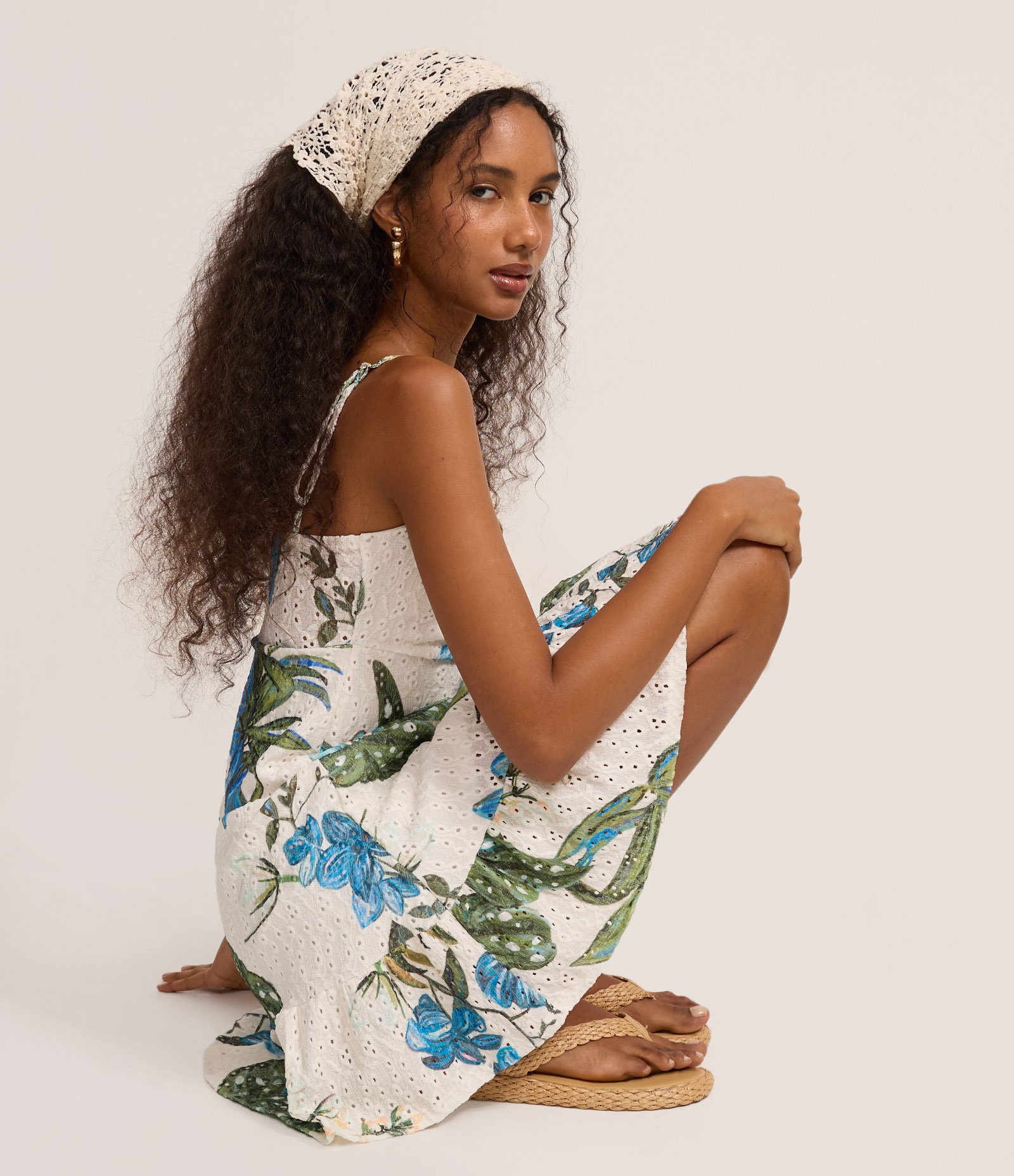 Vestido Curto Evasê com Detalhes Franzidos e Estampa Tropical Off White 1