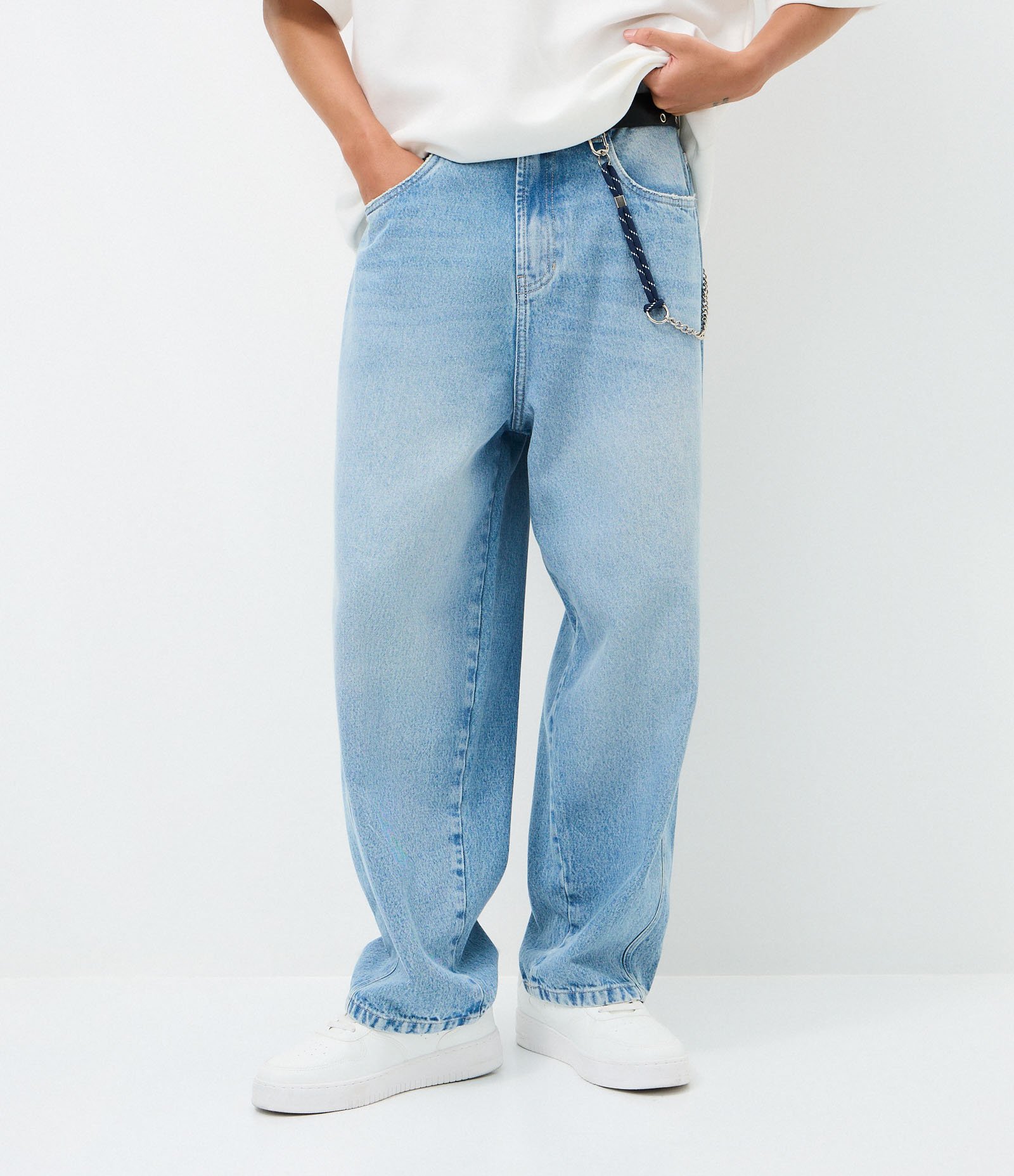 Calça Skater em Jeans com Recorte e Cordão Azul 2