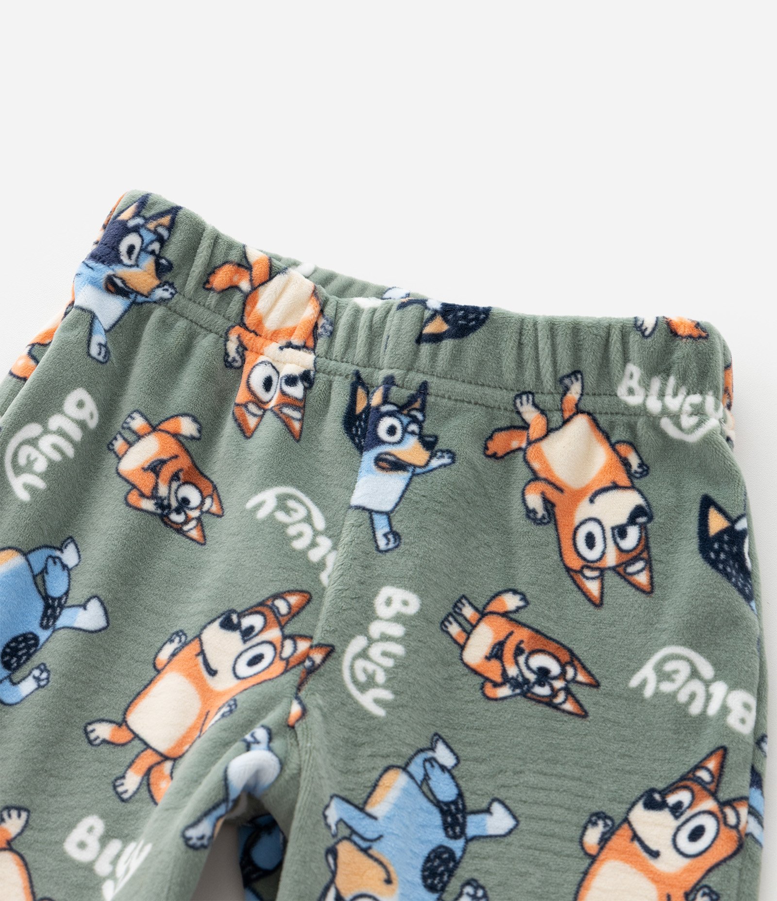 Pijama Infantil com Estampa Bluey e Bingo – Tam 2 a 6 Anos Verde Acinzentado 9