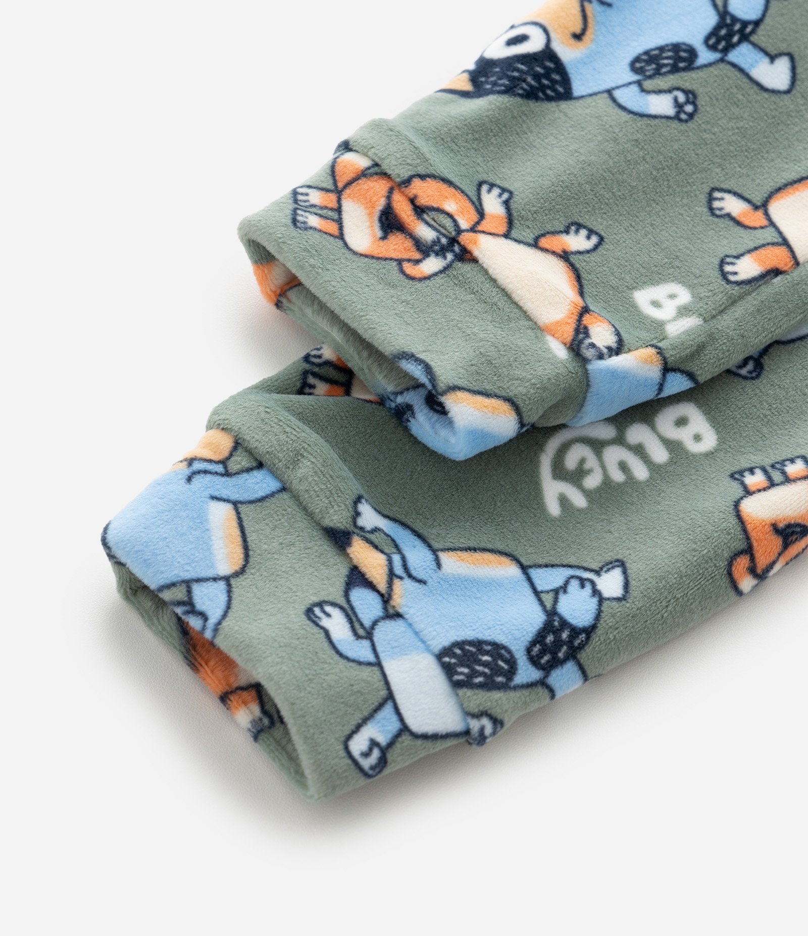 Pijama Infantil com Estampa Bluey e Bingo – Tam 2 a 6 Anos Verde Acinzentado 6