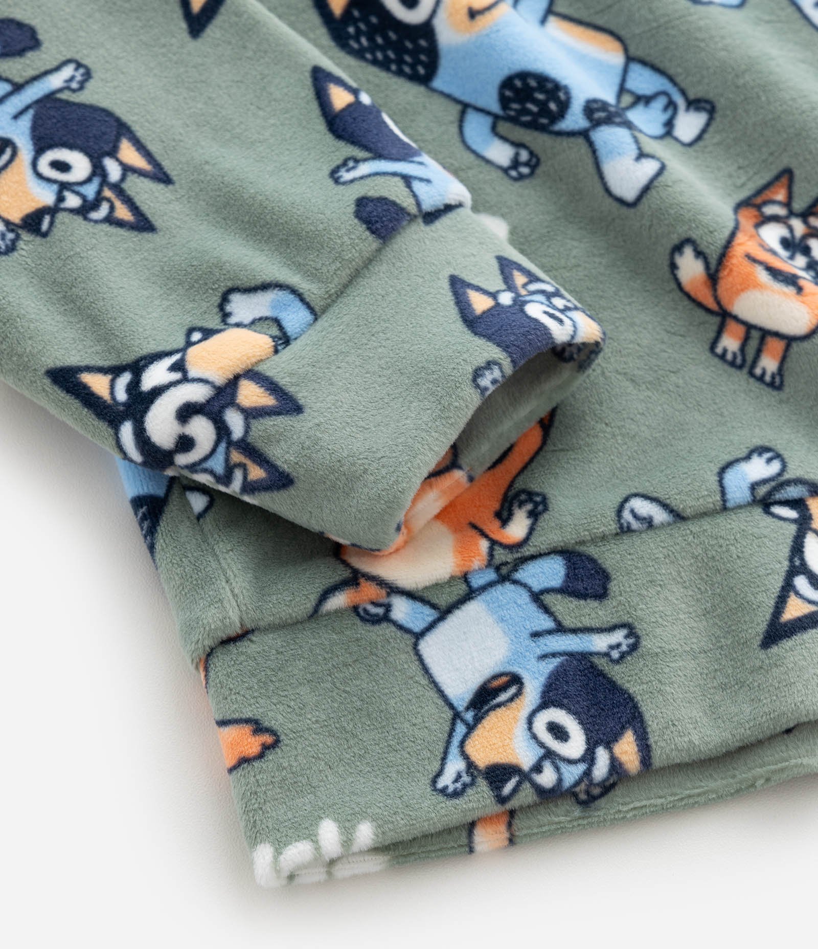 Pijama Infantil com Estampa Bluey e Bingo – Tam 2 a 6 Anos Verde Acinzentado 7