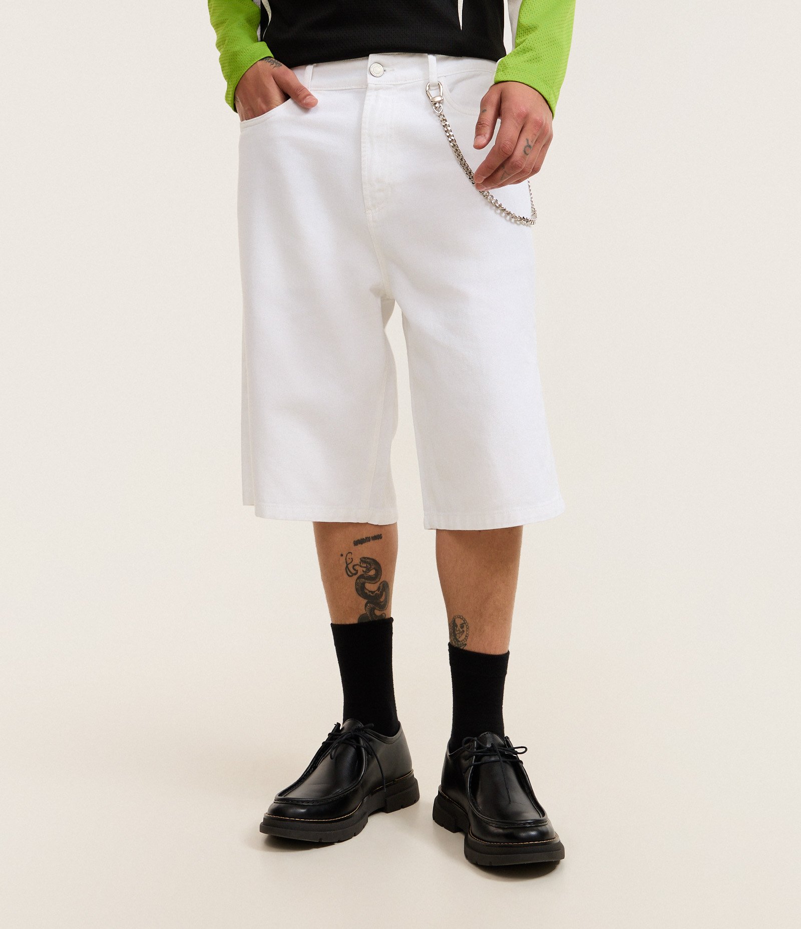 Bermuda Baggy em Sarja com Detalhe de Corrente Branco 2