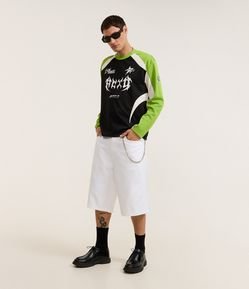 Bermuda Baggy em Sarja com Detalhe de Corrente