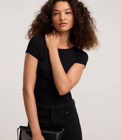 Blusa Canelada em Ribana com Gola Redonda