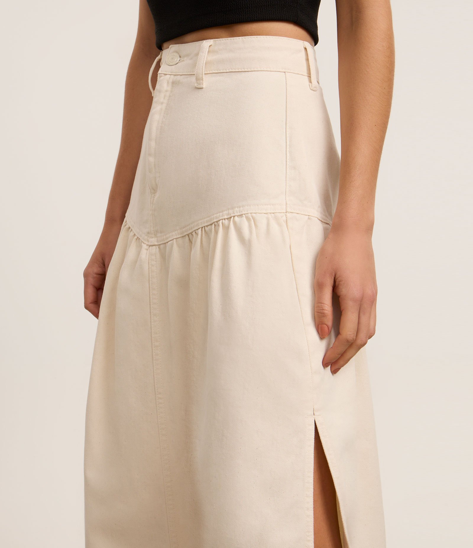 Saia Godê New Midi em Sarja com Recorte em V Bege 3