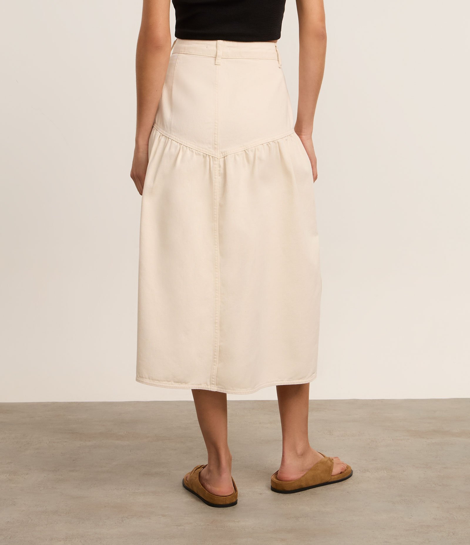 Saia Godê New Midi em Sarja com Recorte em V Bege 4