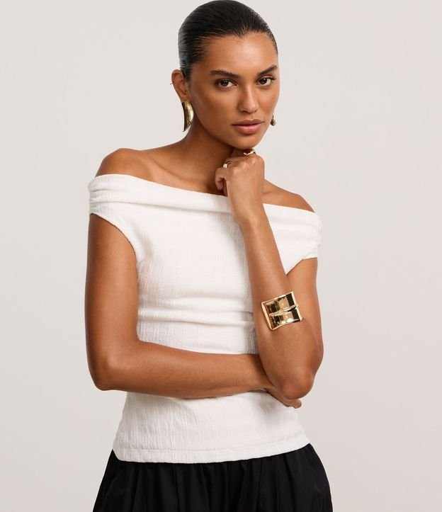 Blusa Texturizada com Decote Ombro a Ombro