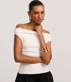 Blusa Texturizada com Decote Ombro a Ombro