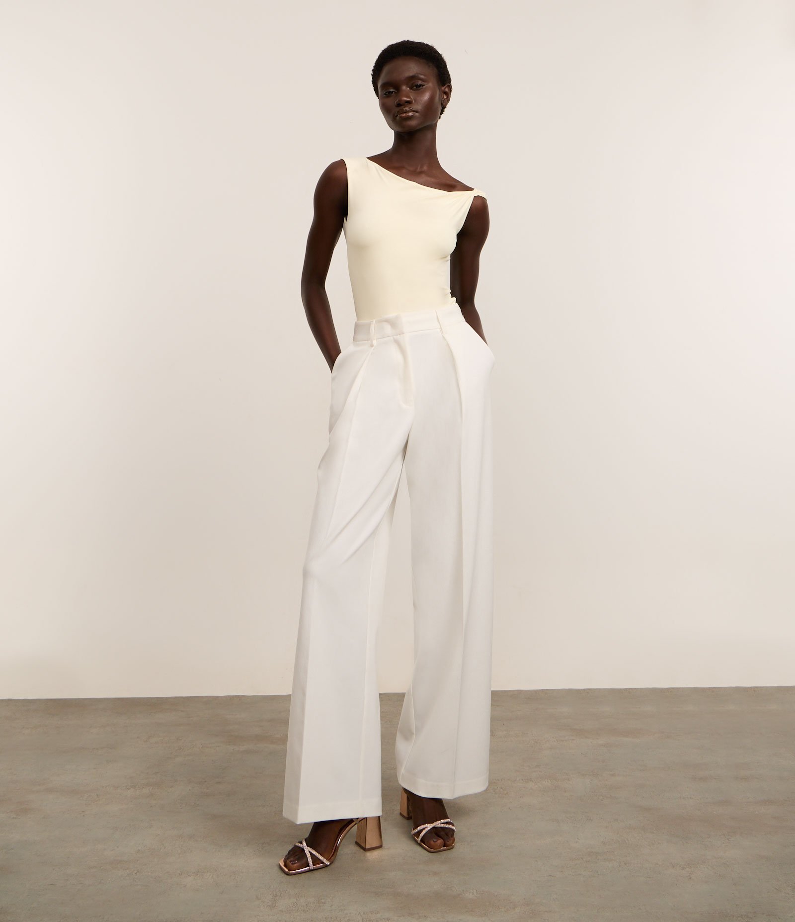 Sandália com Tiras Finas Cruzadas Brilhosas Rose 7