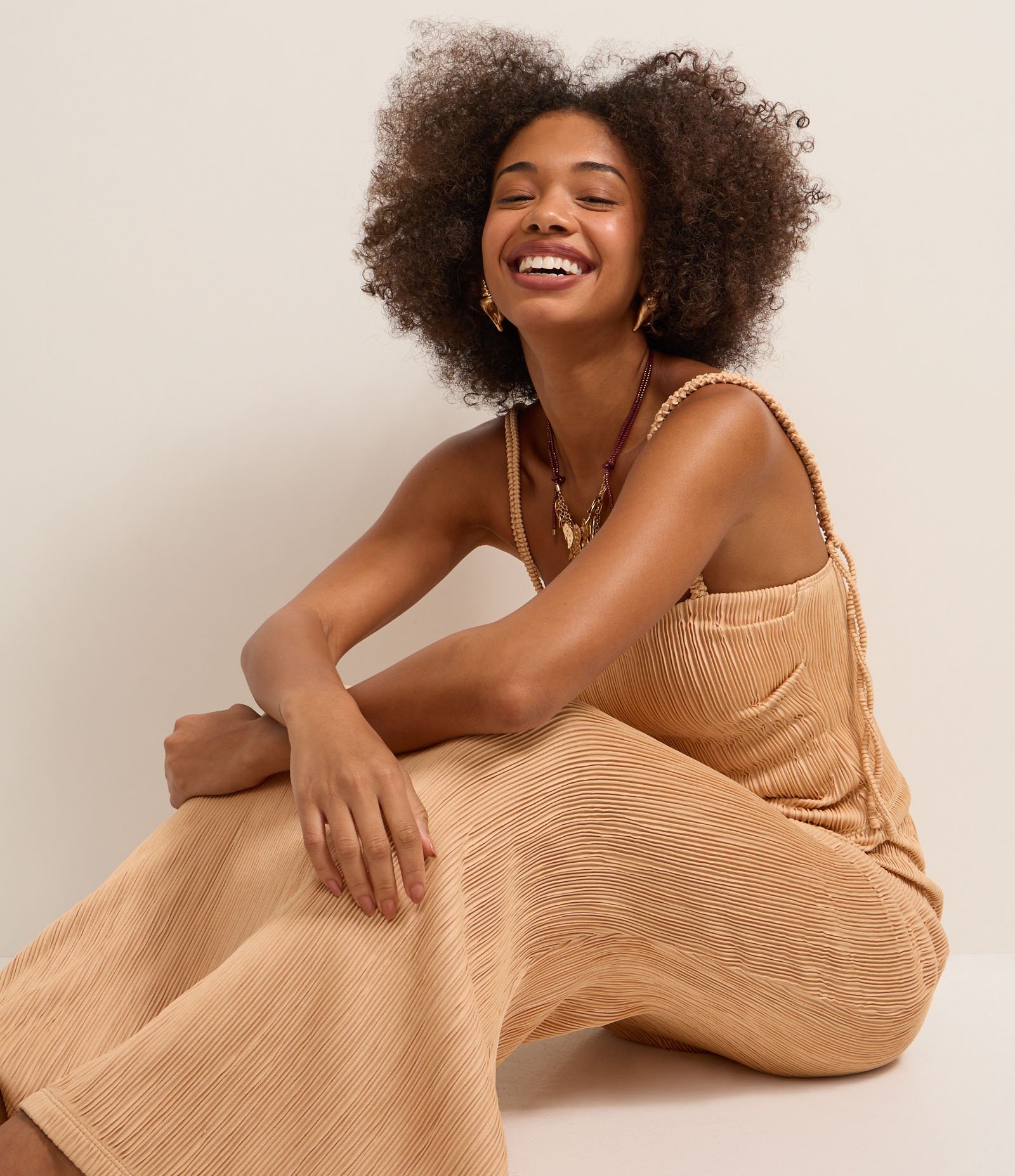 Saia Long Midi com Textura Plissada Dourado 1