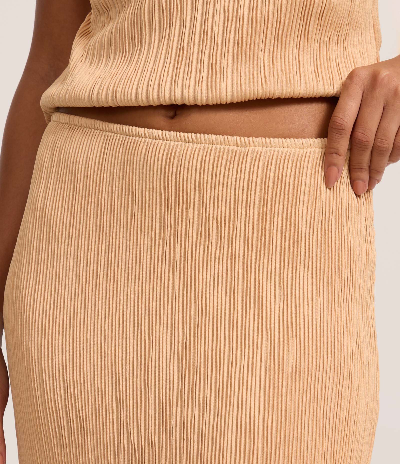 Saia Long Midi com Textura Plissada Dourado 5