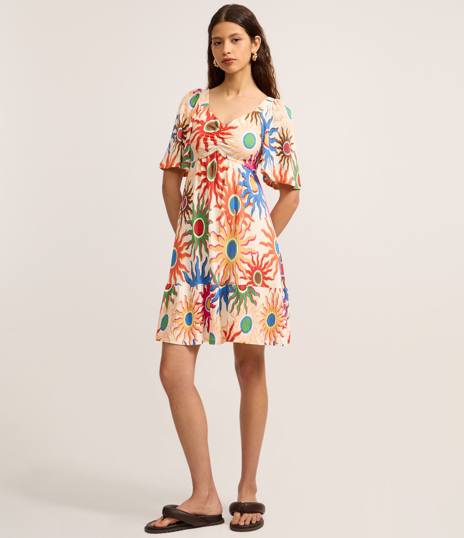 Vestido Curto Texturizado em Viscose com Estampa Sol Multicores 2