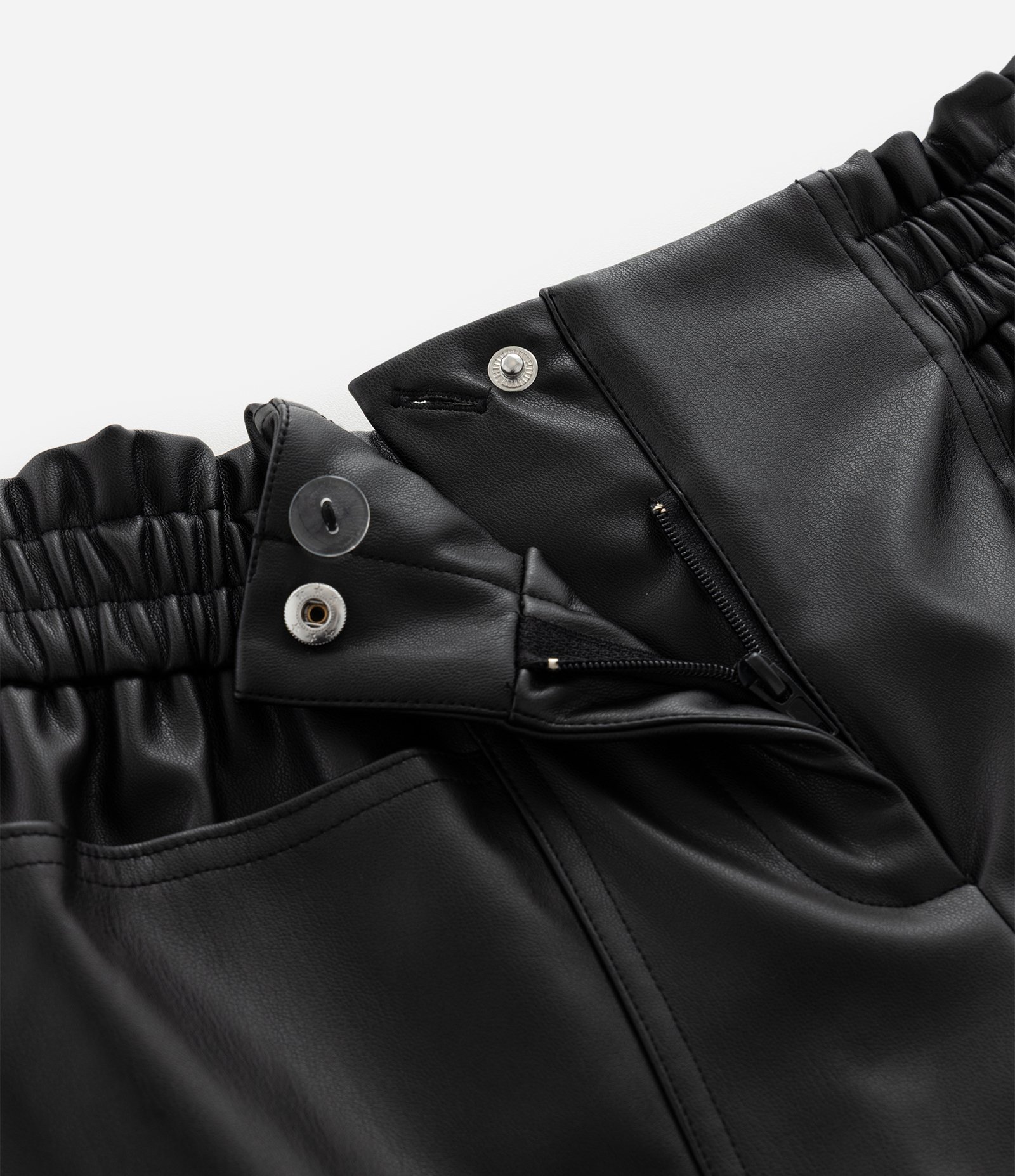 Short Infantil Clochard com Bolsos e Botões – Tam 5 a 14 Anos Preto 6
