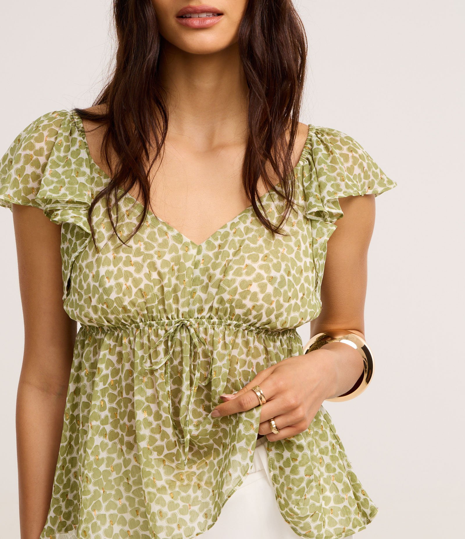 Blusa em Chiffon com Amarração e Estampa Corações Verde 4