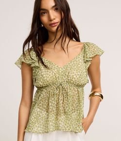 Blusa em Chiffon com Amarração e Estampa Corações