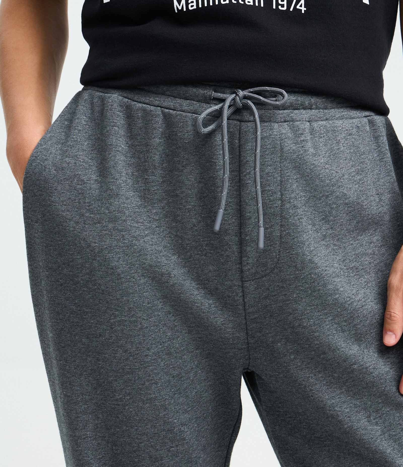 Calça Jogger em Moletom com Cós Elástico e Cordão Cinza 3