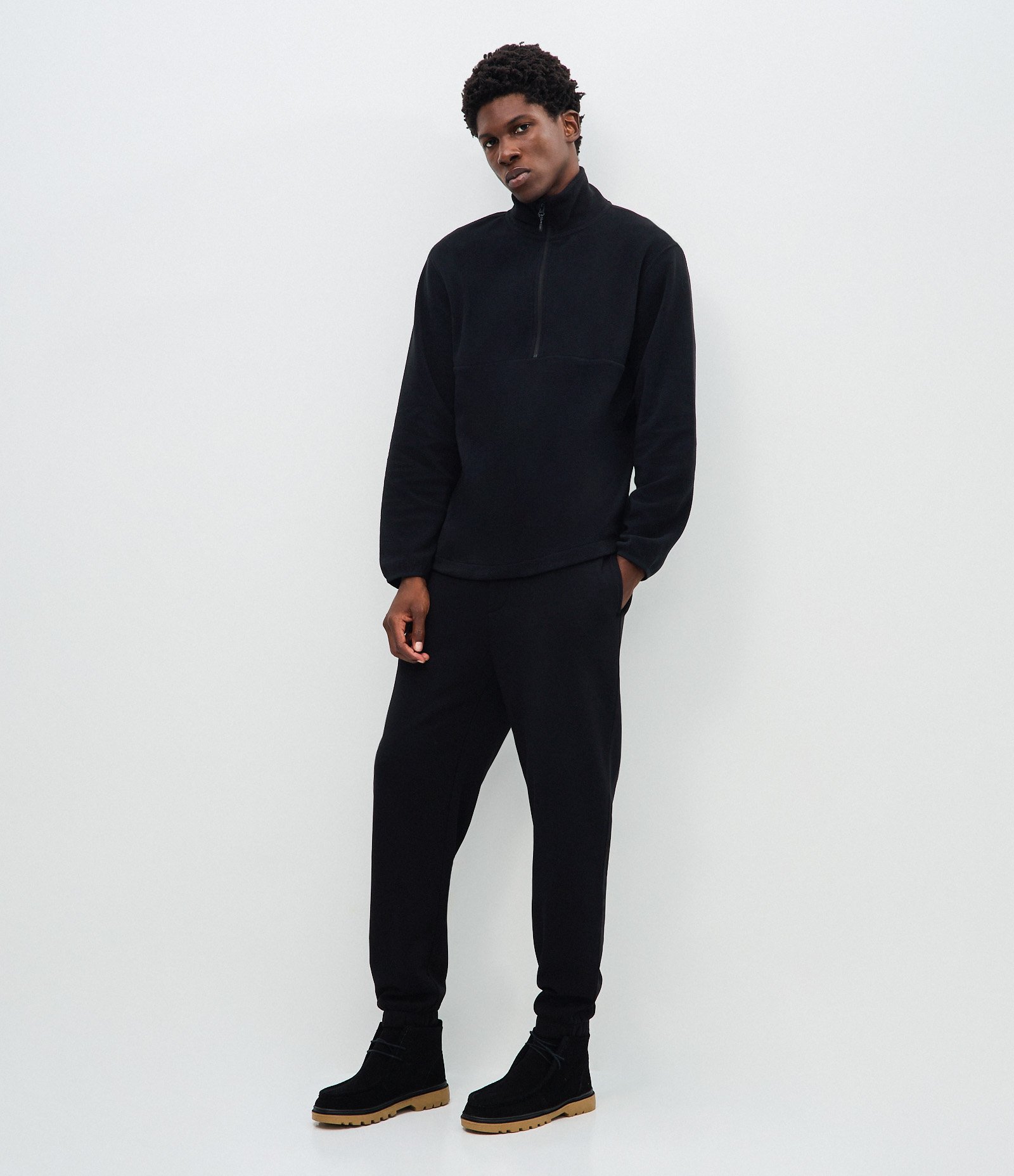 Calça Jogger em Moletom com Cós Elástico e Cordão Preto 1