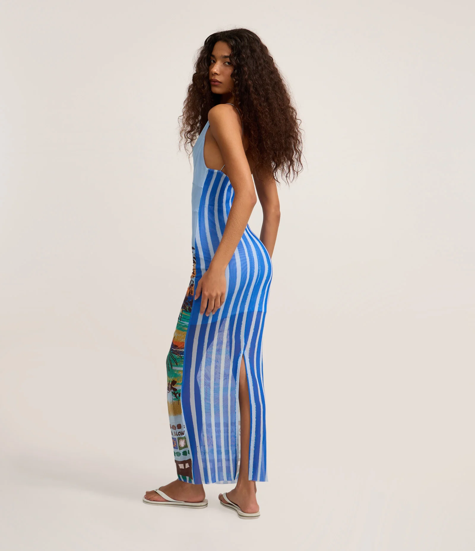 Vestido em Tule com Decote Degagê e Estampa Paisagem Azul 1