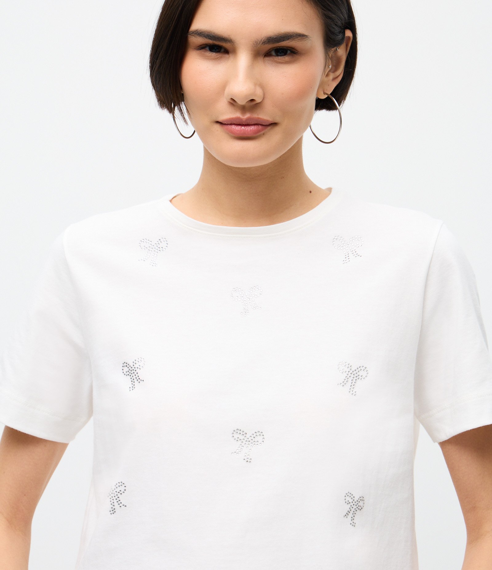 Camiseta em Algodão com Laços em Aplicação de Brilhos Branco 1