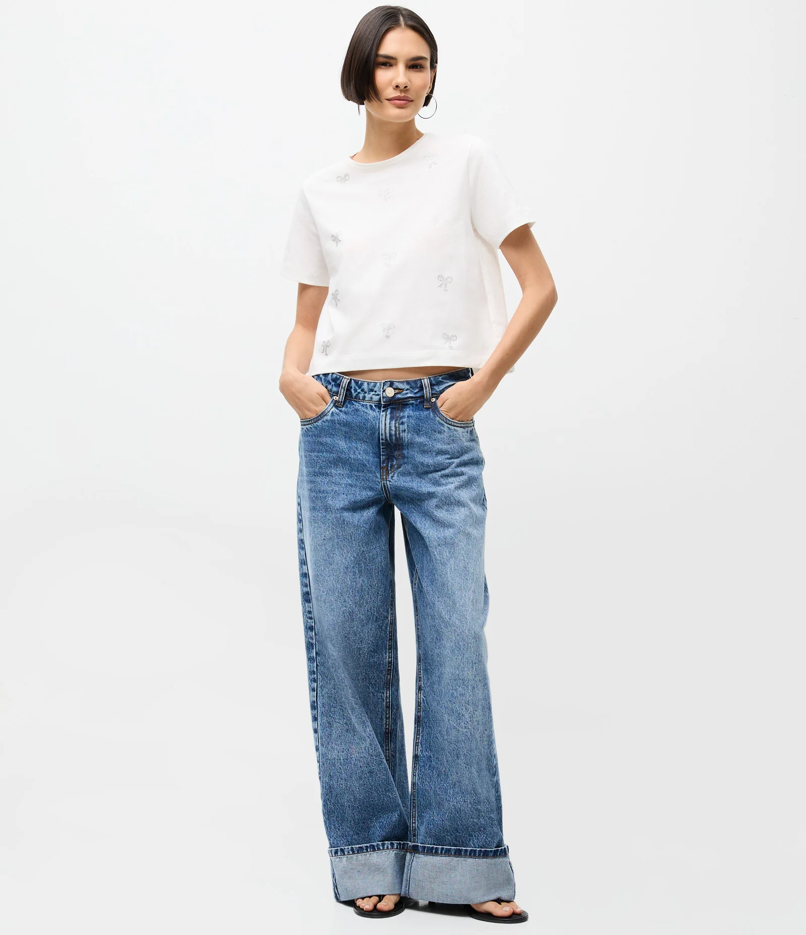 Camiseta em Algodão com Laços em Aplicação de Brilhos Branco 2