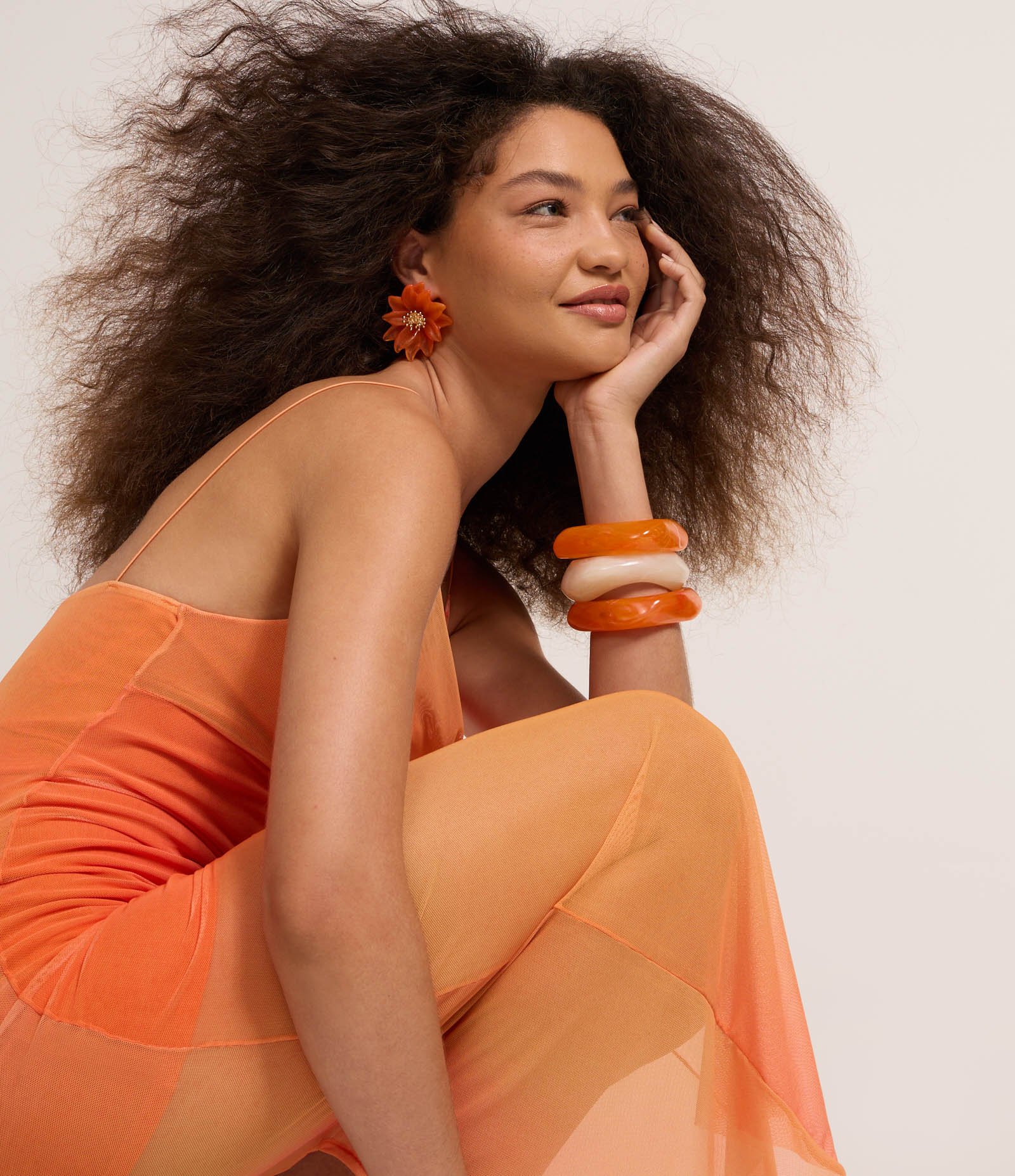 Vestido Midi em Tule com Decote Degage Laranja 3