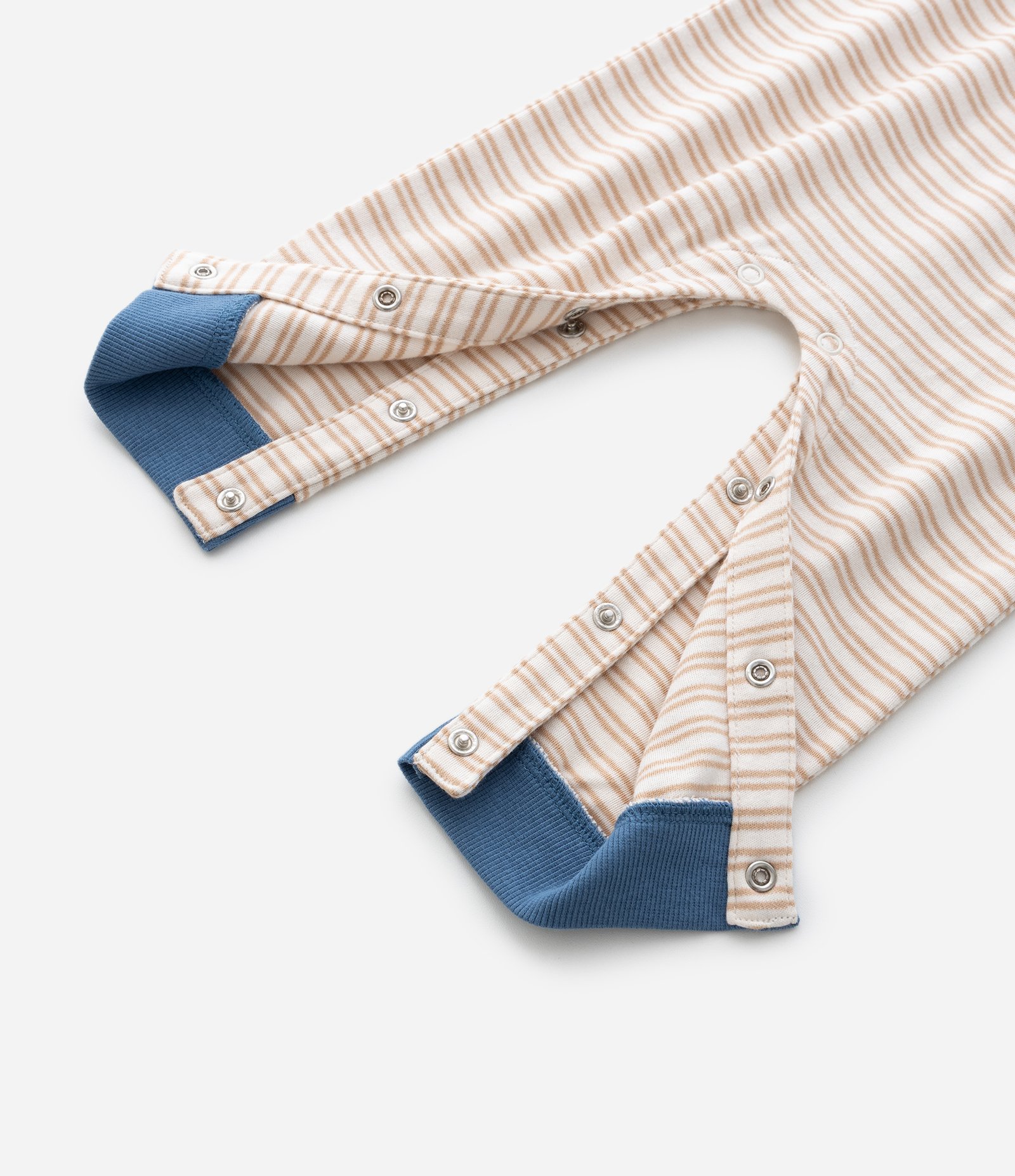 Macacão Infantil Listrado em Suedine com Gola Polo – Tam 0 a 18 Meses Bege 7