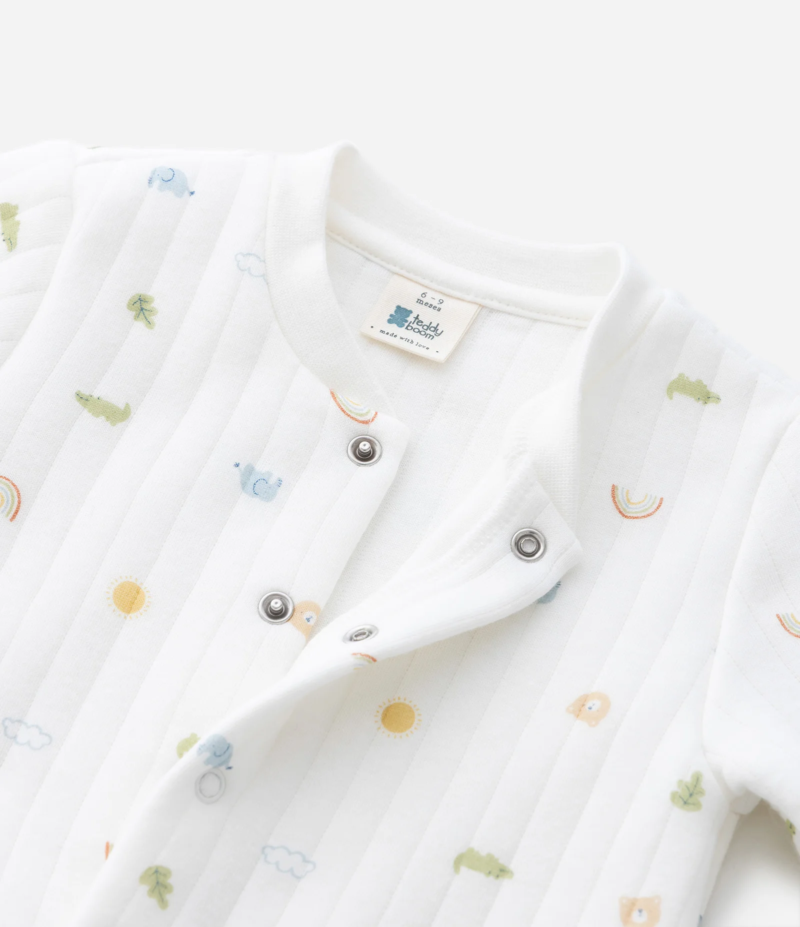 Macacão Infantil em Matelassê com Estampa Mini Icons – Tam RN a 18 Meses Branco 5