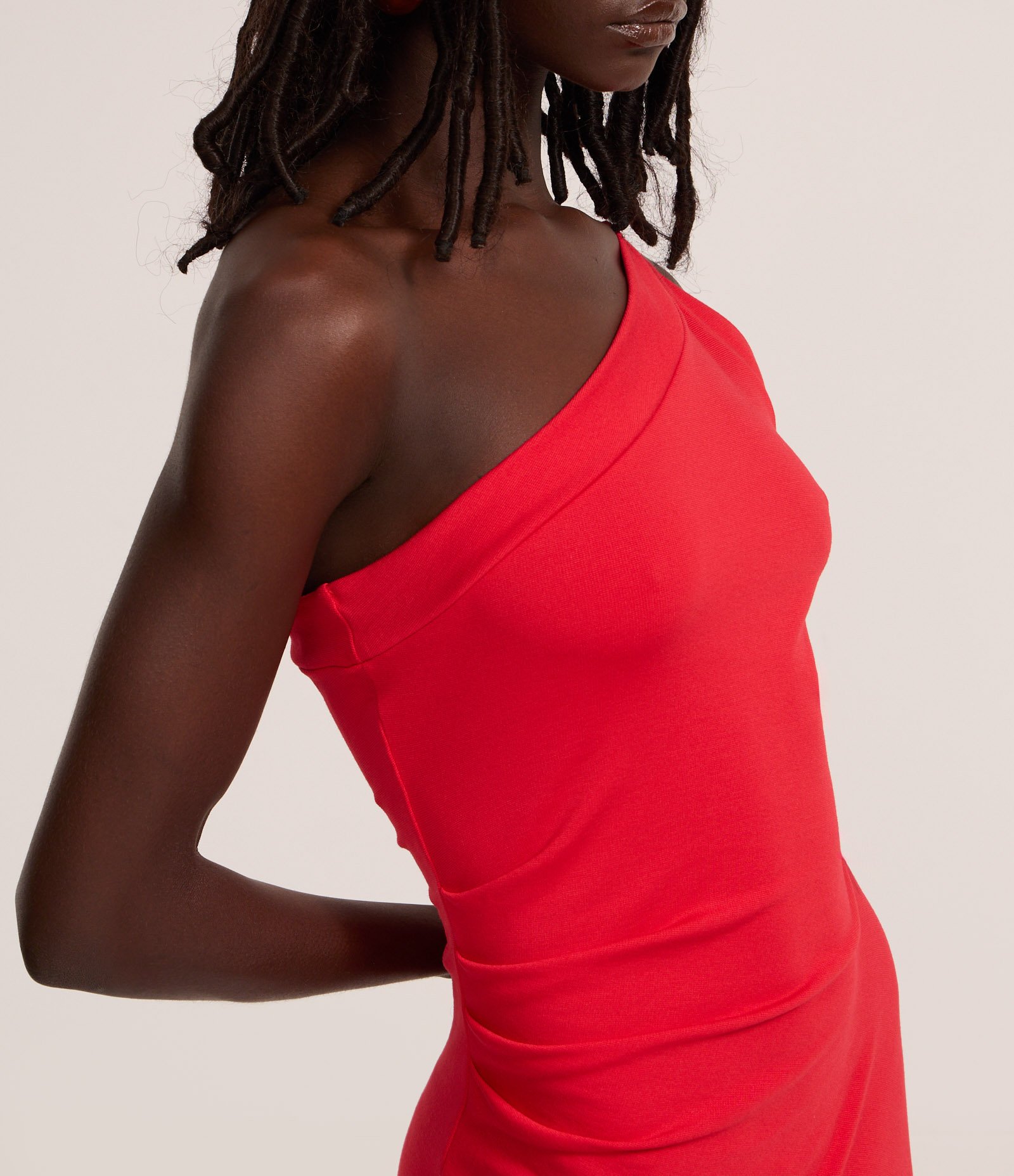 Vestido Long Midi com Ombro Só e Pregas Laterais Vermelho 3