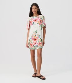 Vestido Curto com Estampa Floral e Abertura nas Costas