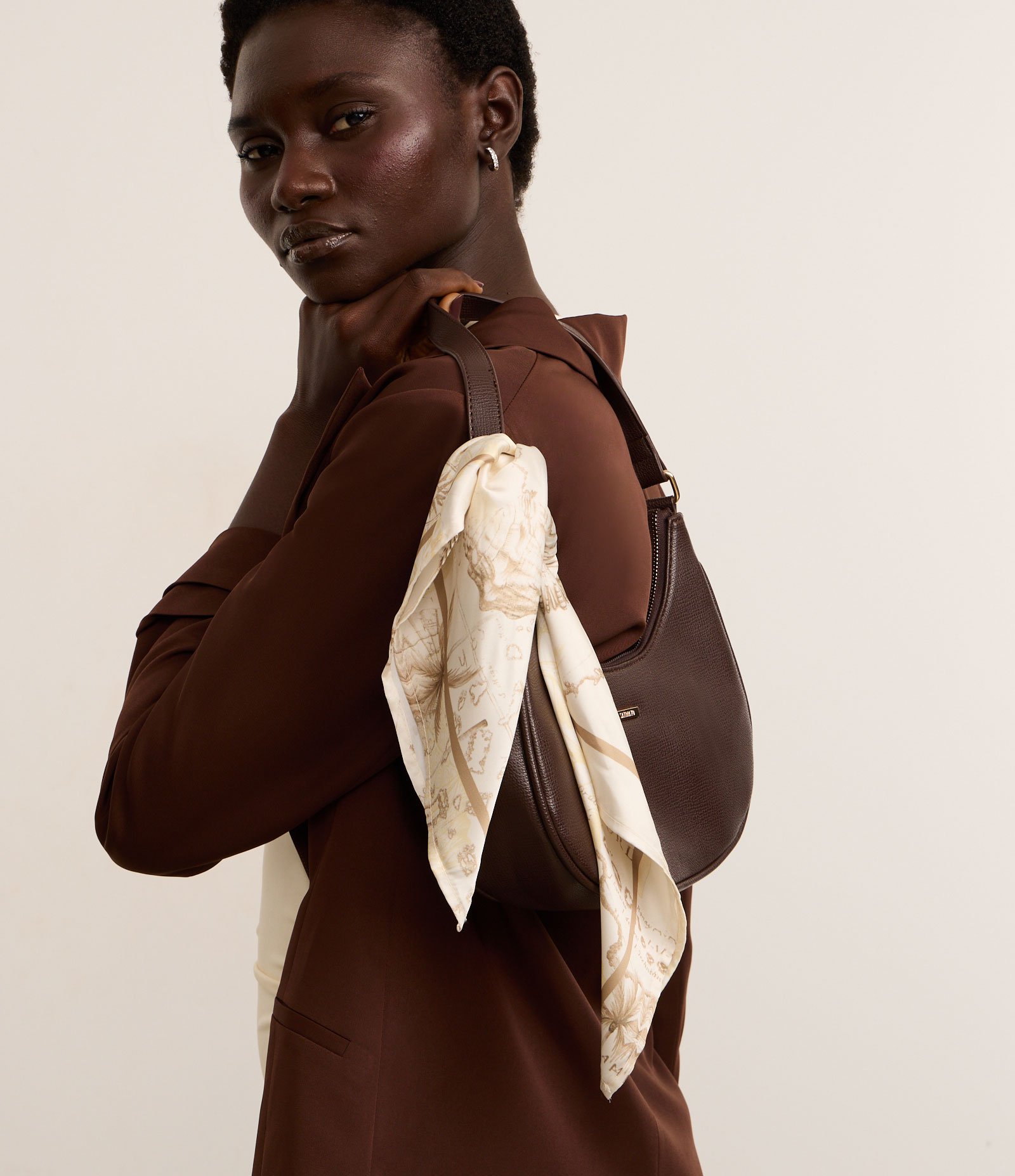 Lenço em Cetim com Estampa Praiana Off White 6