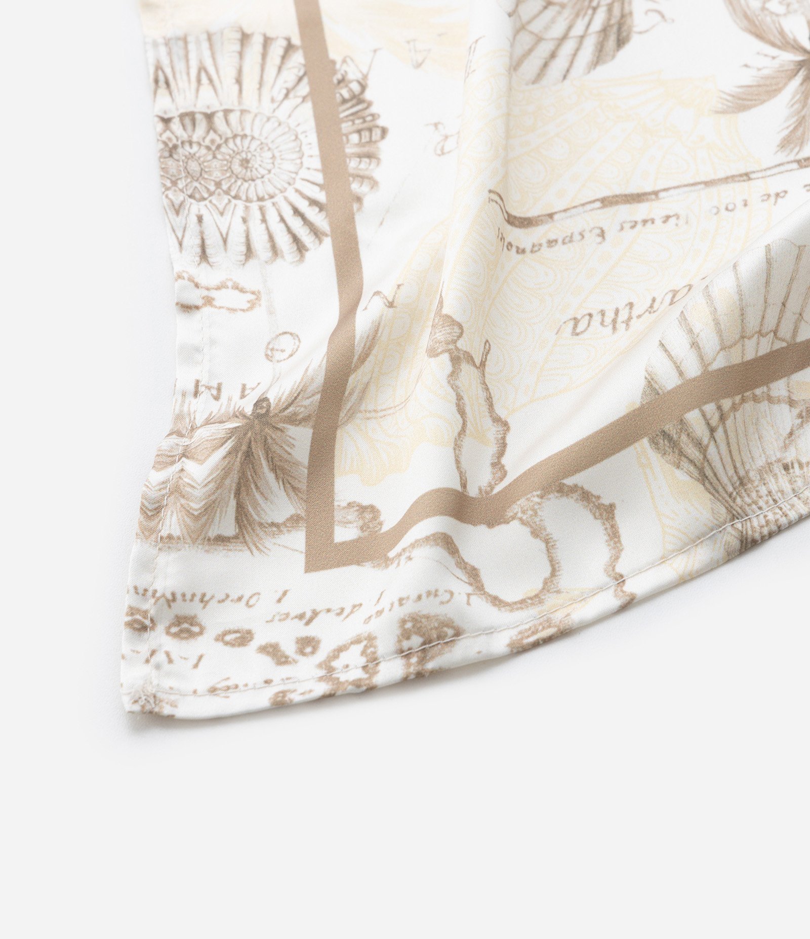 Lenço em Cetim com Estampa Praiana Off White 3