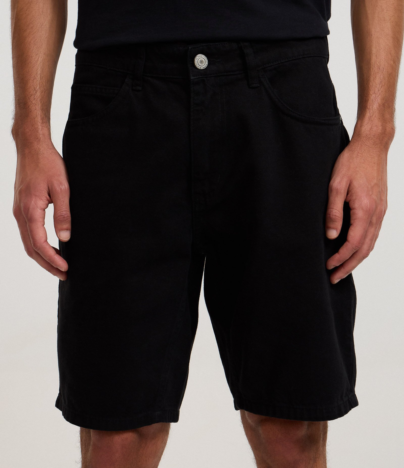 Bermuda Slim em Sarja Marmorizada com Bolsos Preto 2