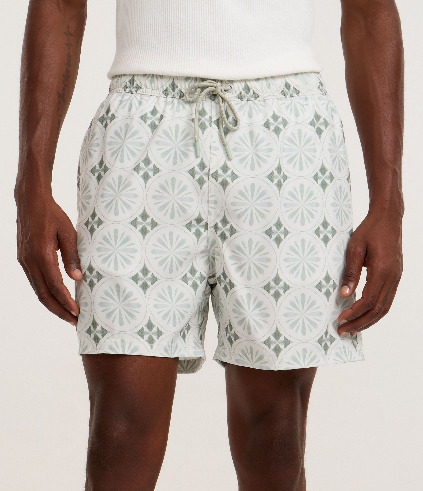 Bermuda de Banho em Microfibra com Estampa Azulejo Verde 1