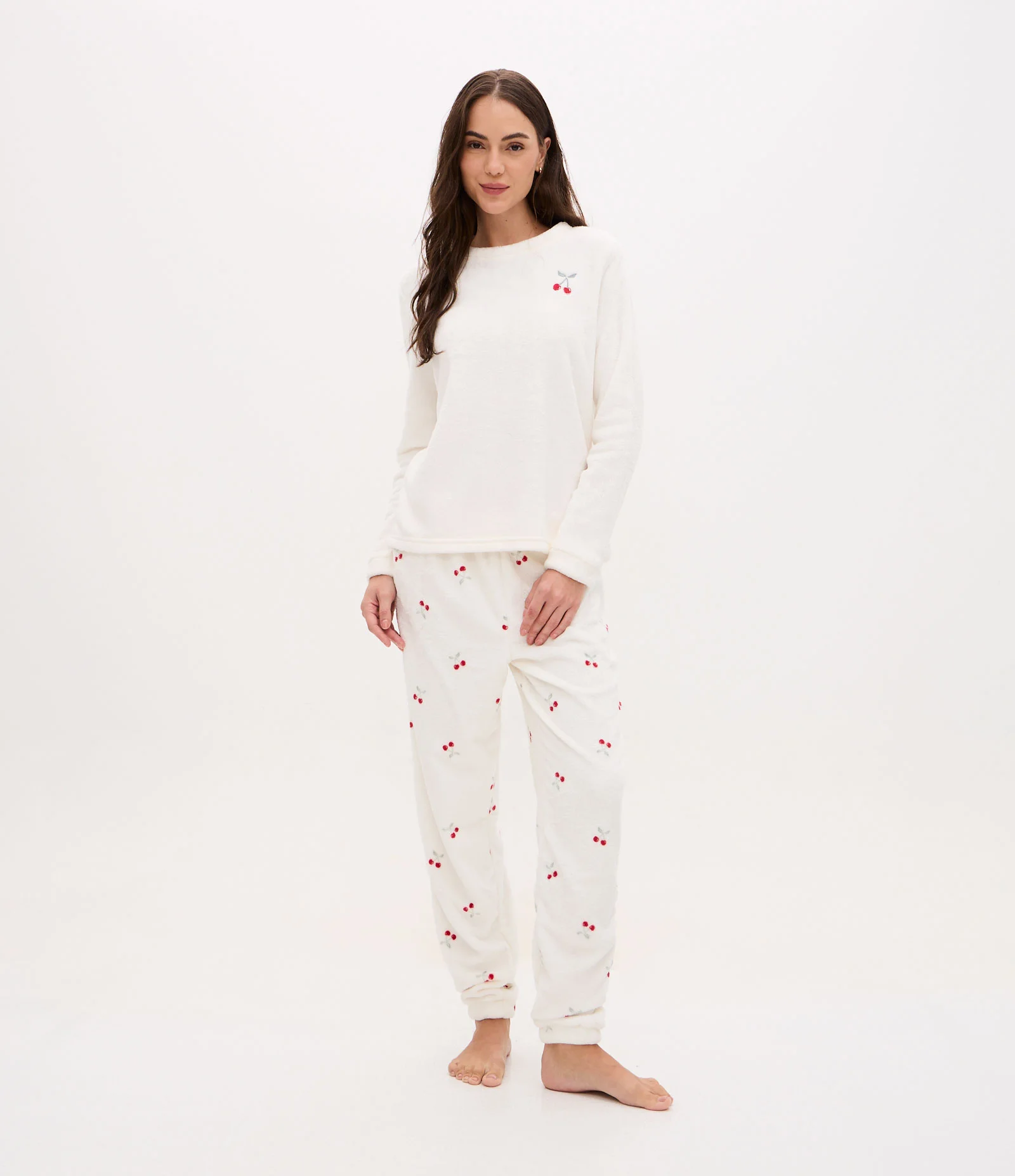 Pijama Longo em Fleece com Estampa de Cereja Branco 1
