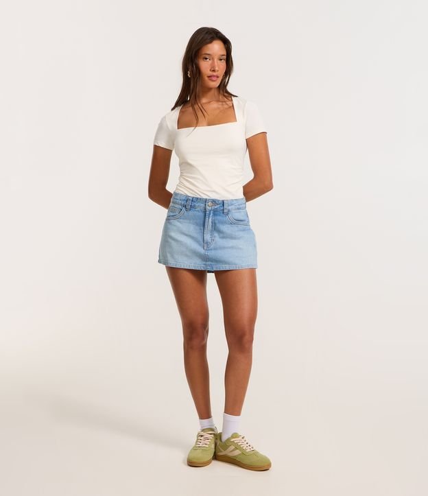 Short Saia Curto em Jeans com Cintura Baixa