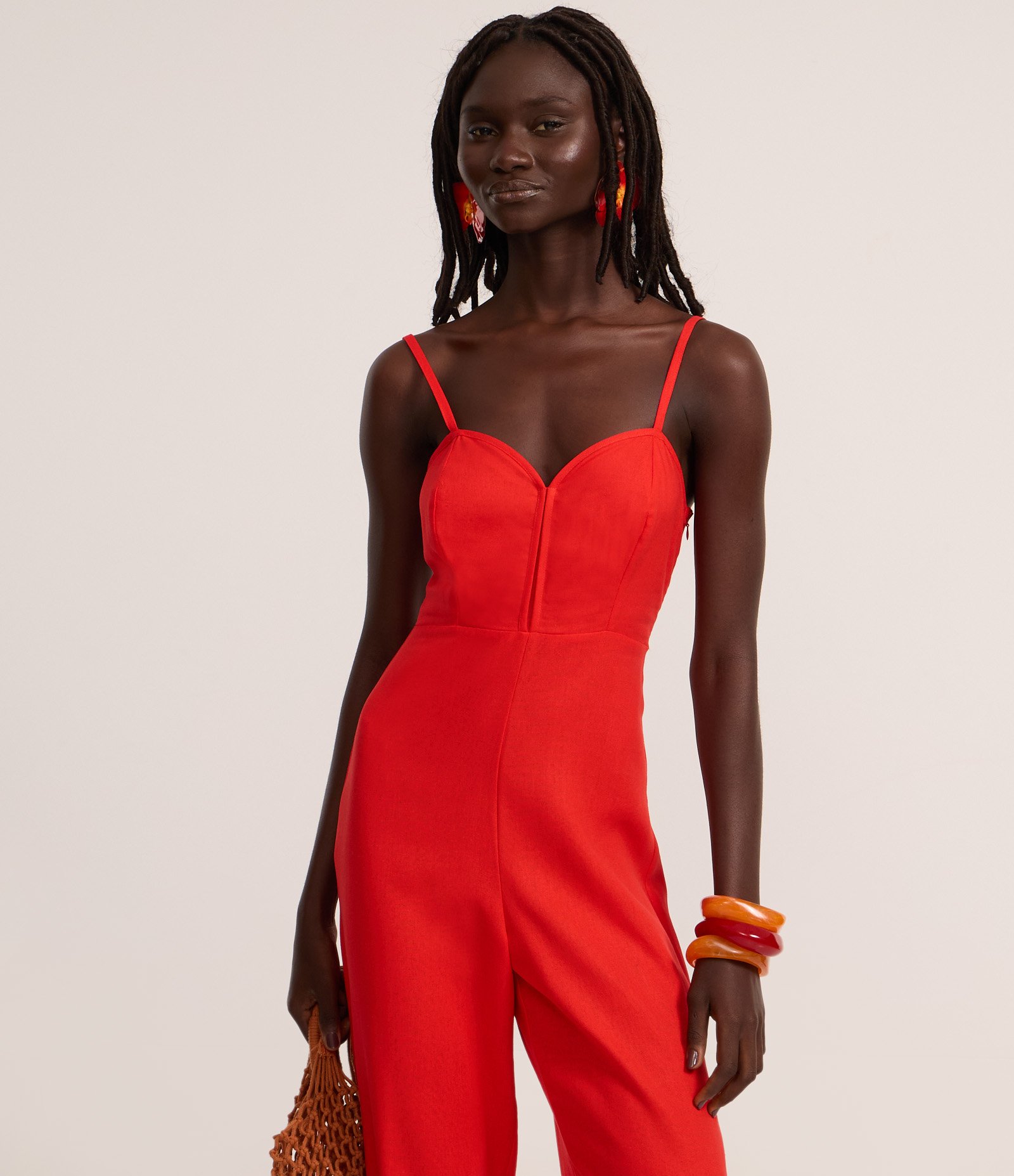 Macacão de Alça em Viscolinho com Decote Coração Vermelho 2