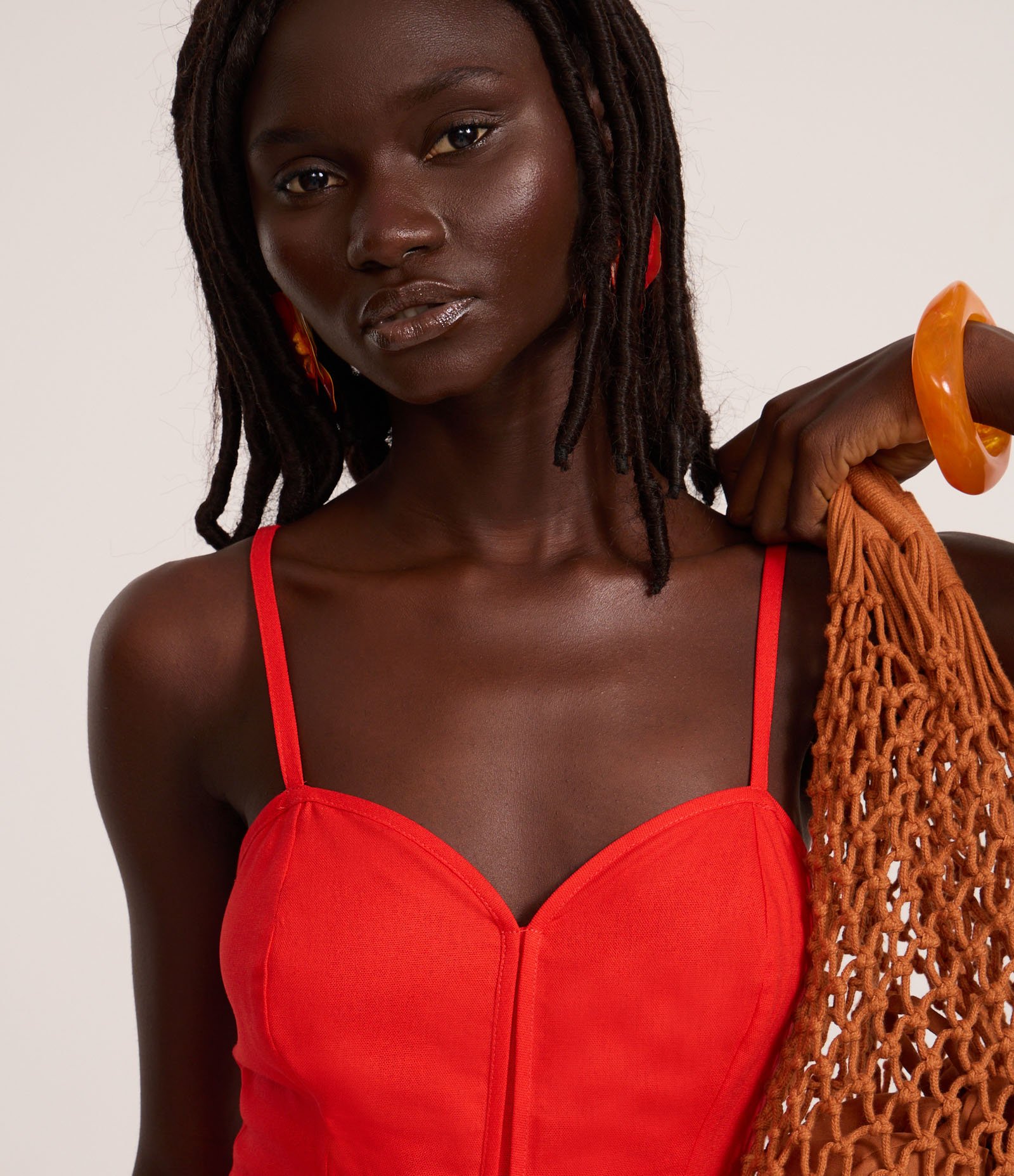 Macacão de Alça em Viscolinho com Decote Coração Vermelho 3