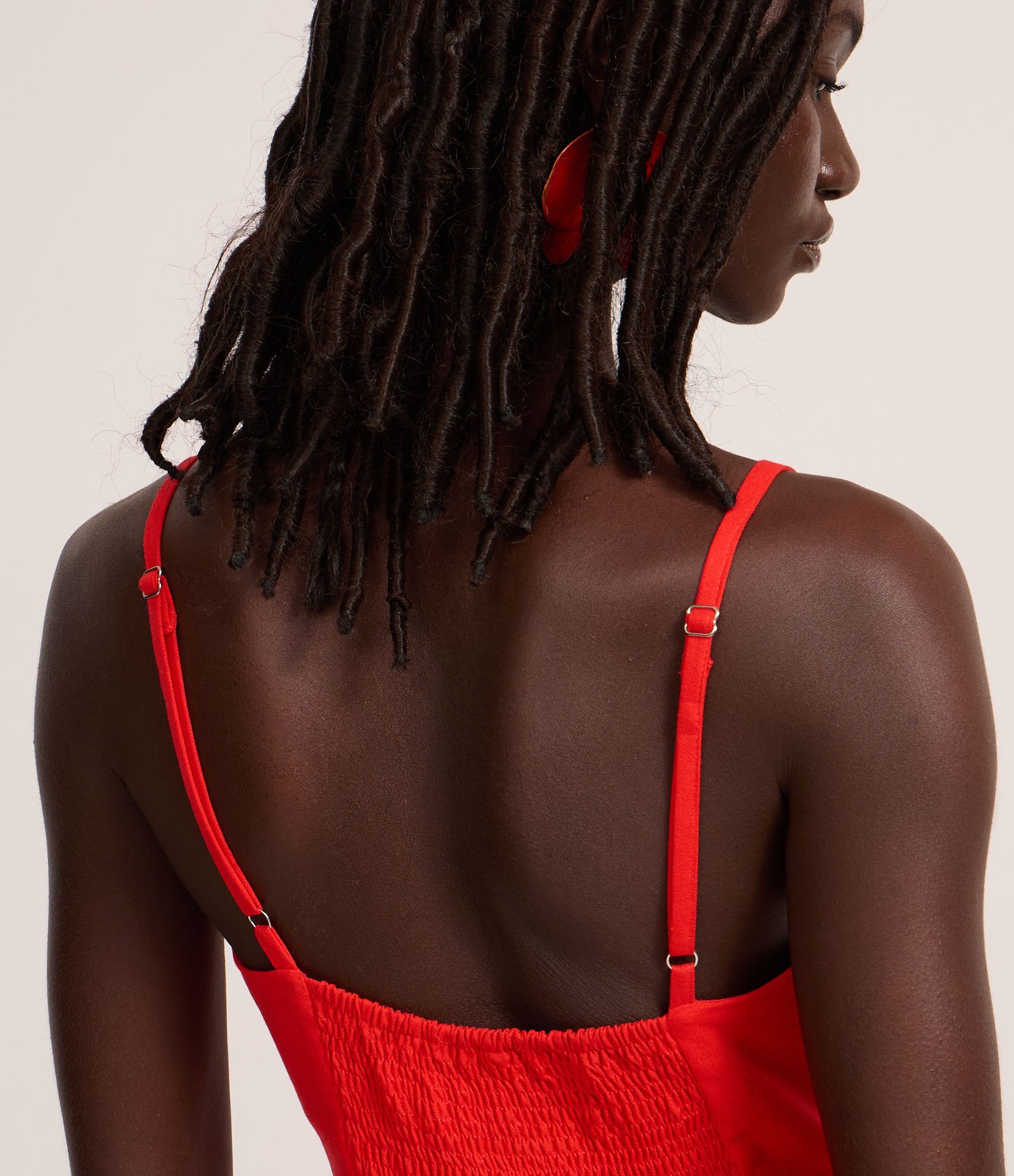 Macacão de Alça em Viscolinho com Decote Coração Vermelho 4