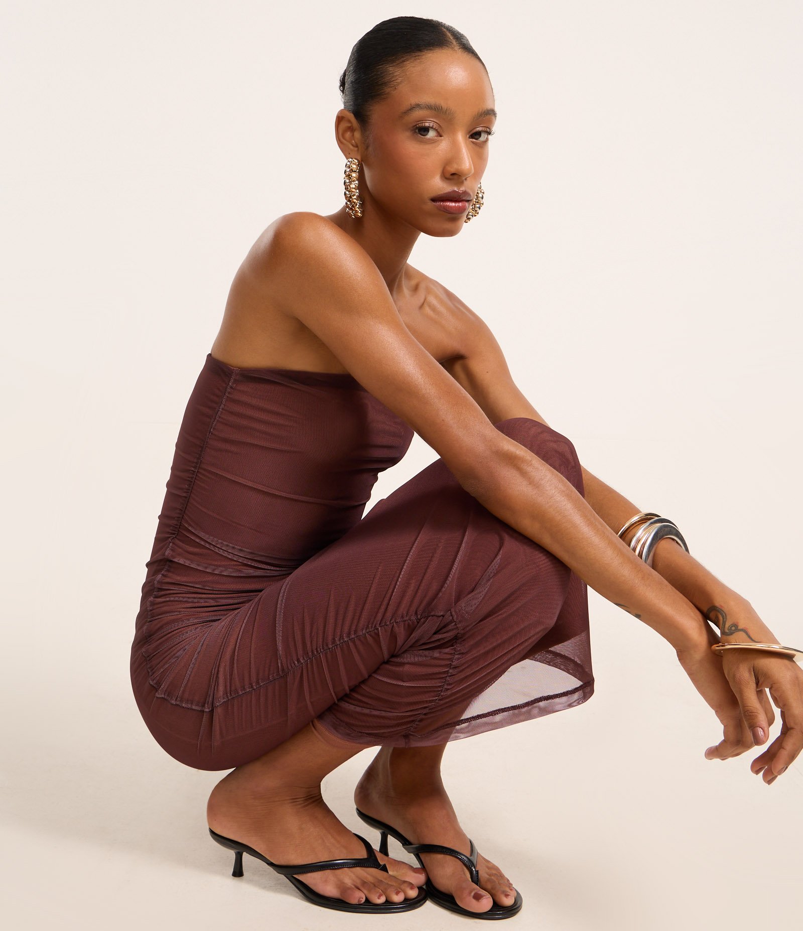 Vestido Ajustado New Midi em Tule com Franzidos Marrom 1