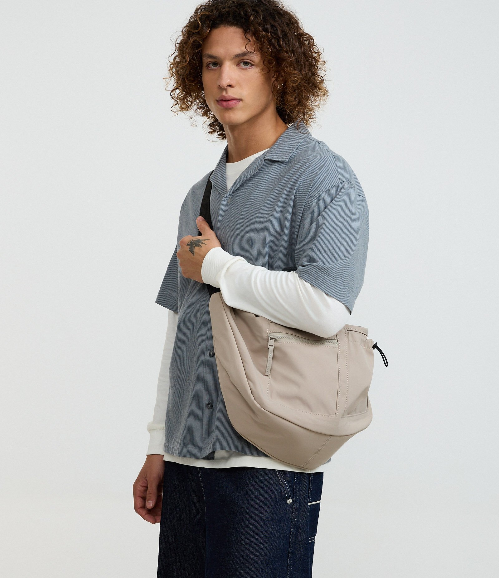 Bolsa Hobo com Alças Ajustáveis e Bolsos Bege 2