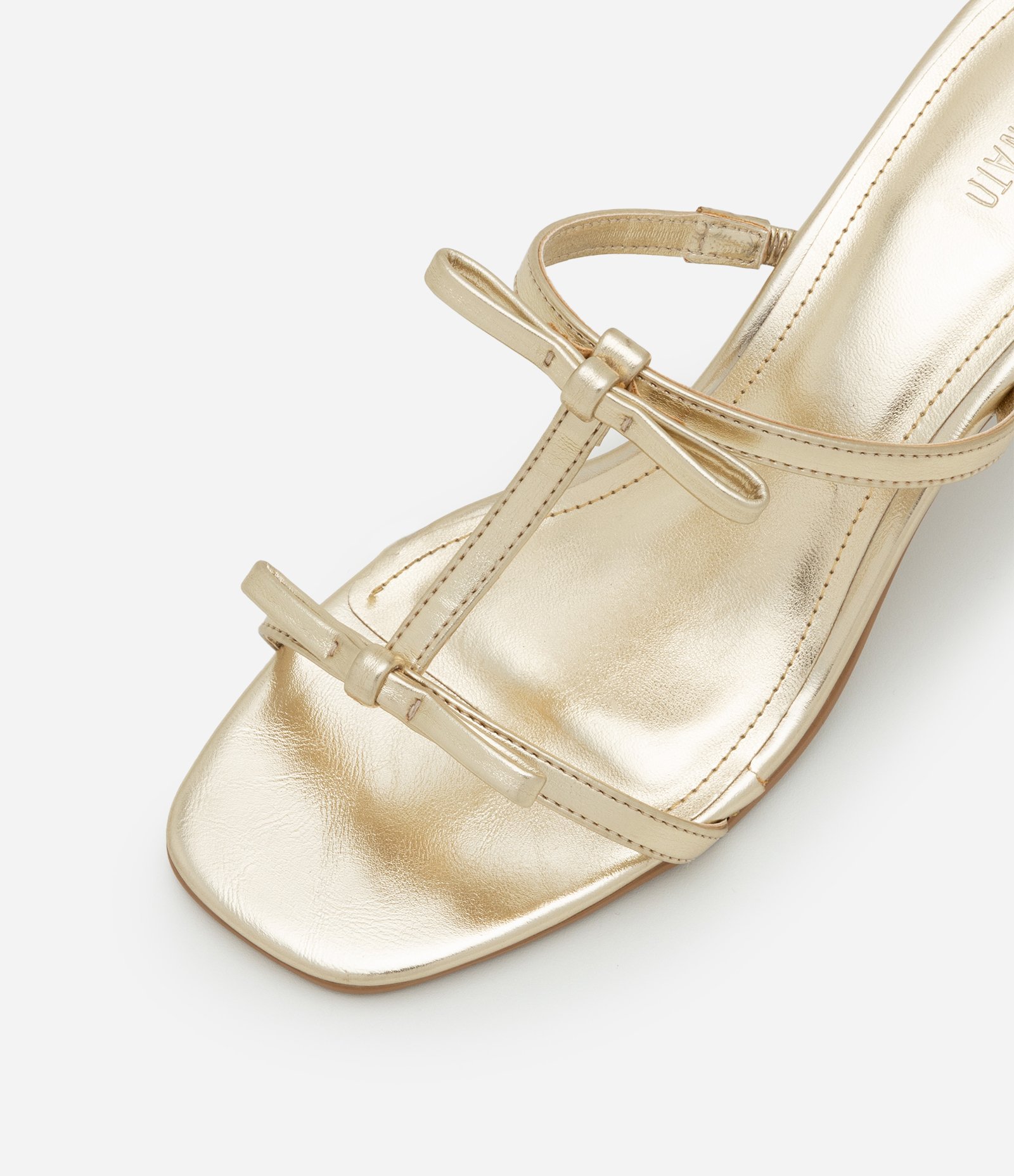 Sandália Mule com Tiras Finas e Lacinhos Dourado 3