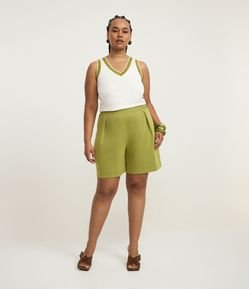 Bermuda Alfaiatada com Fivelas no Cós Curve & Plus Size