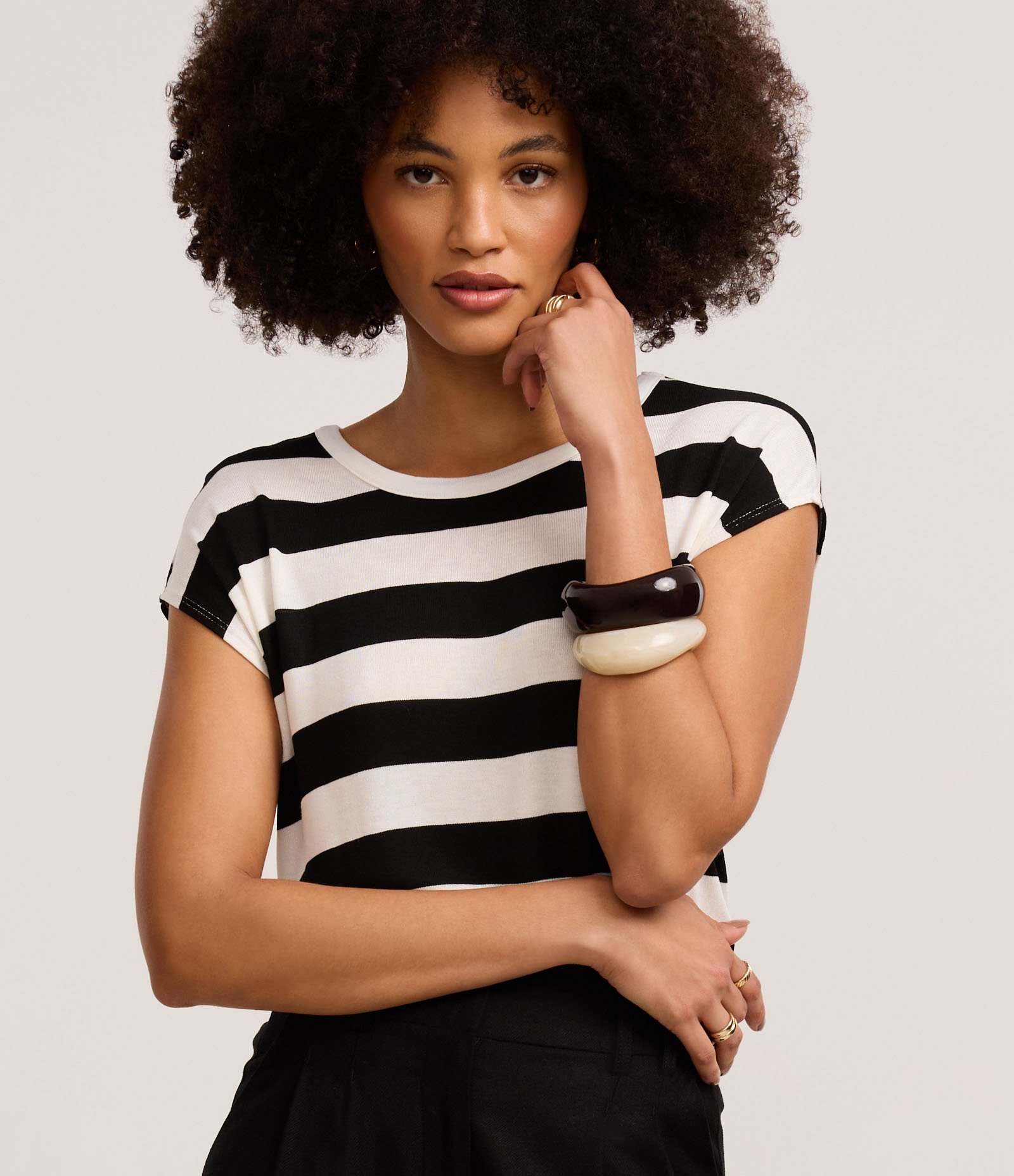 Blusa em Viscose com Listras Horizontais Largas Preto/Off White 1