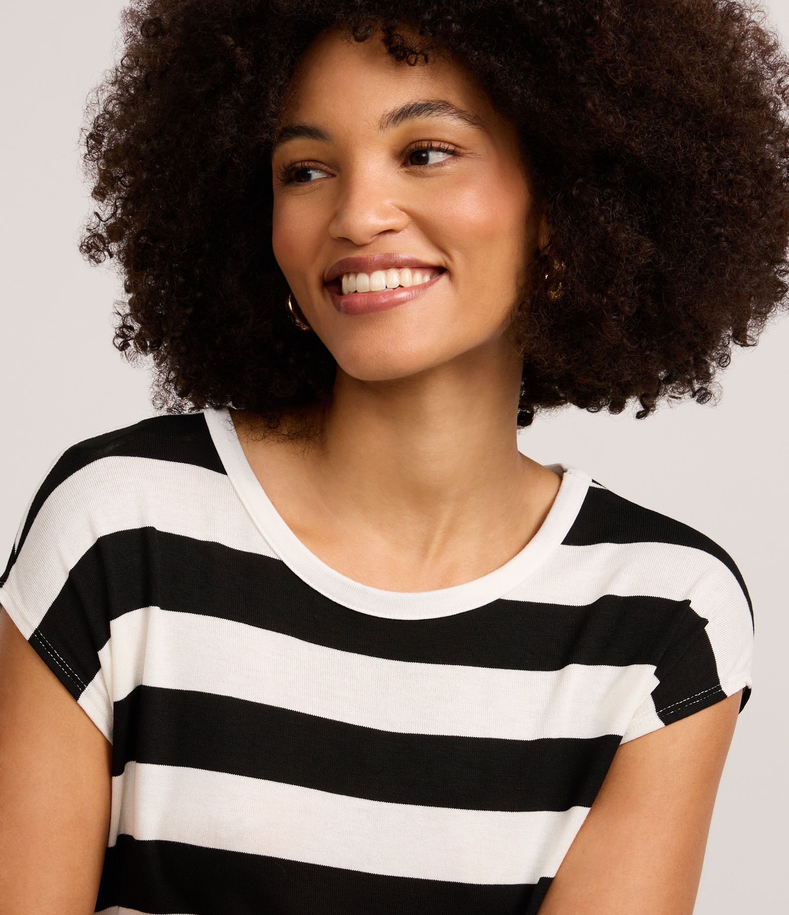 Blusa em Viscose com Listras Horizontais Largas Preto/Off White 3