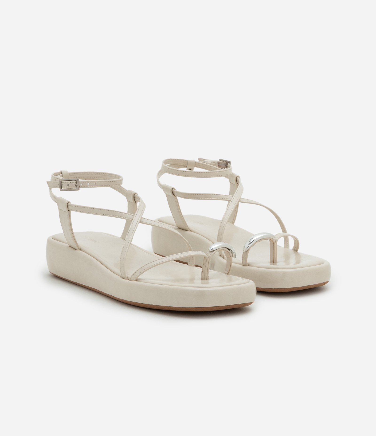 Sandália Rasteira Flatform em PU com Dedal de Metal Off White 2