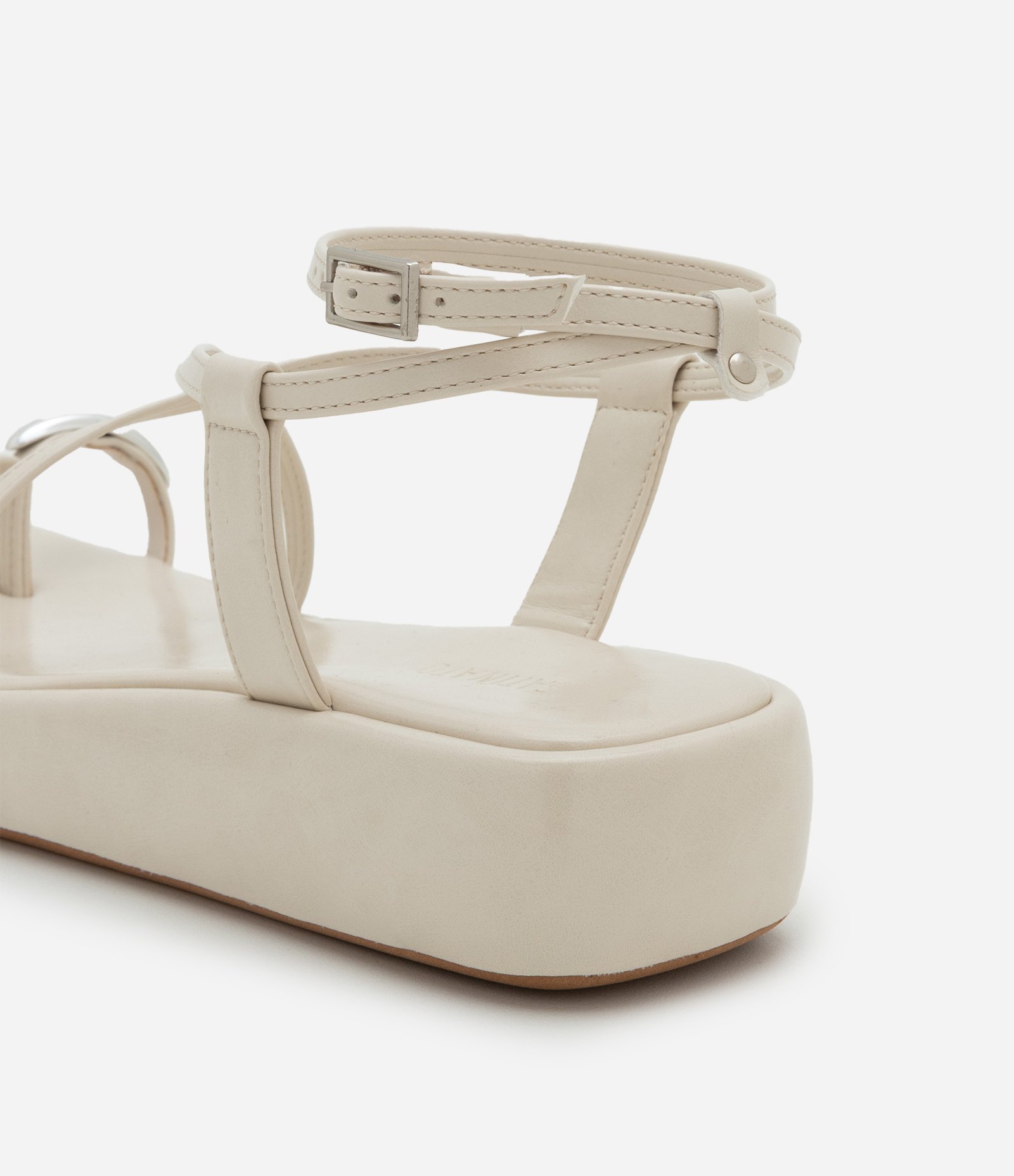 Sandália Rasteira Flatform em PU com Dedal de Metal Off White 4