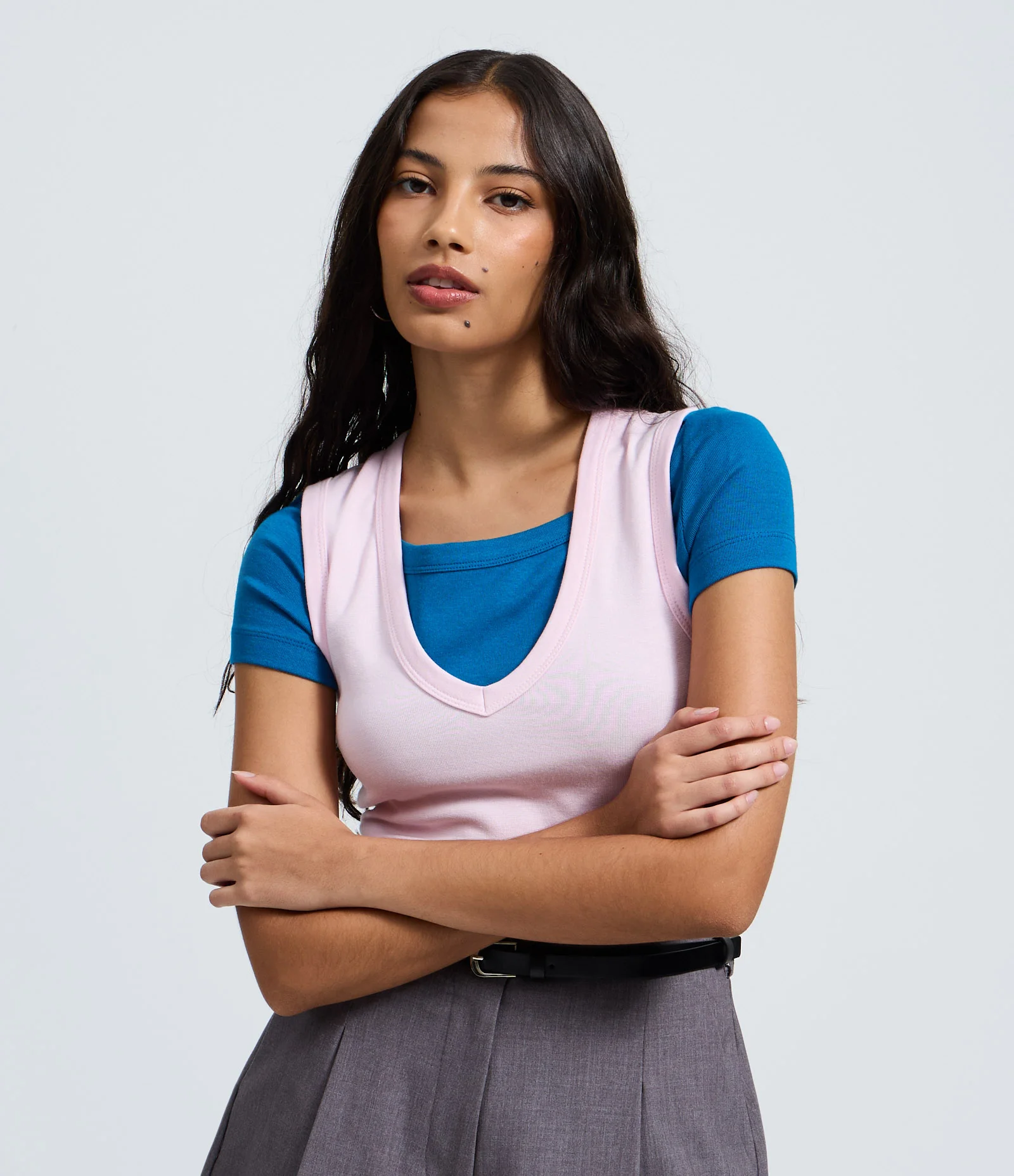 Blusa Básico em Ribana com Decote V Rosa Claro 1