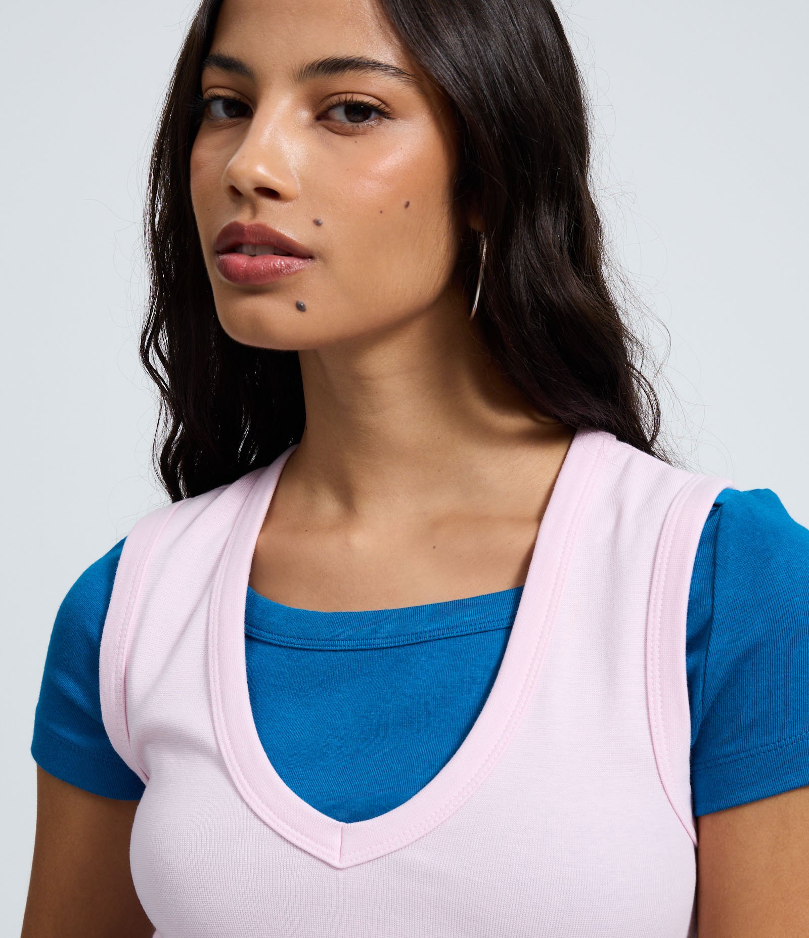 Blusa Básico em Ribana com Decote V Rosa Claro 3